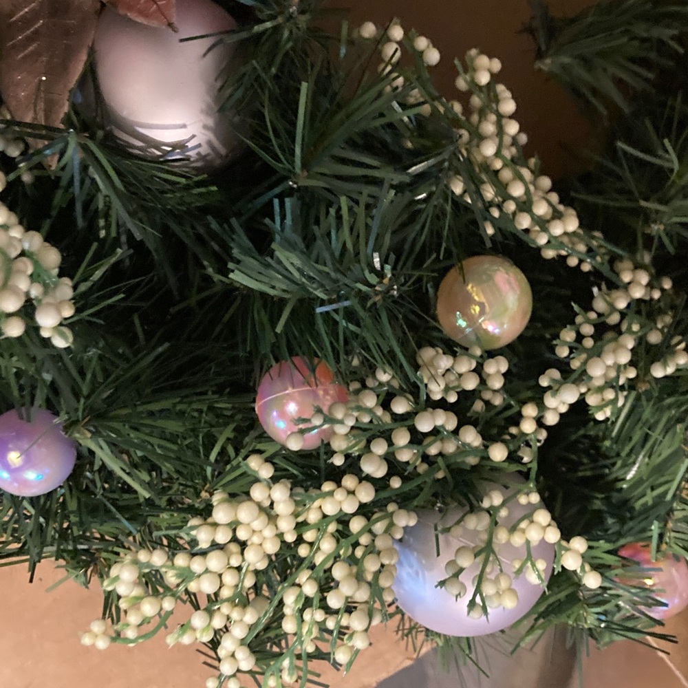 🎄Fuchsia Bottle Tree Holiday Wreath - Picture 5 of 5